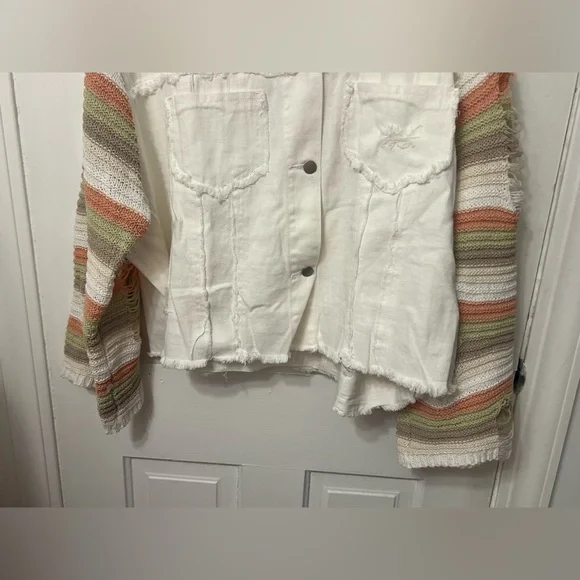 POL Crochet Sleeve White Boho Denim Relaxed Fit Lightweight Distressed Jacket - Picture 3 of 8